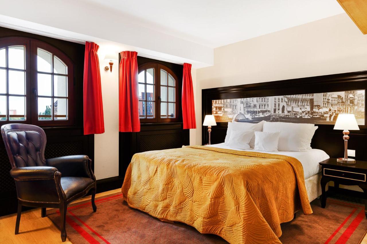 Hotel Gdańsk Boutique Extérieur photo A room at the Hotel de Crillon